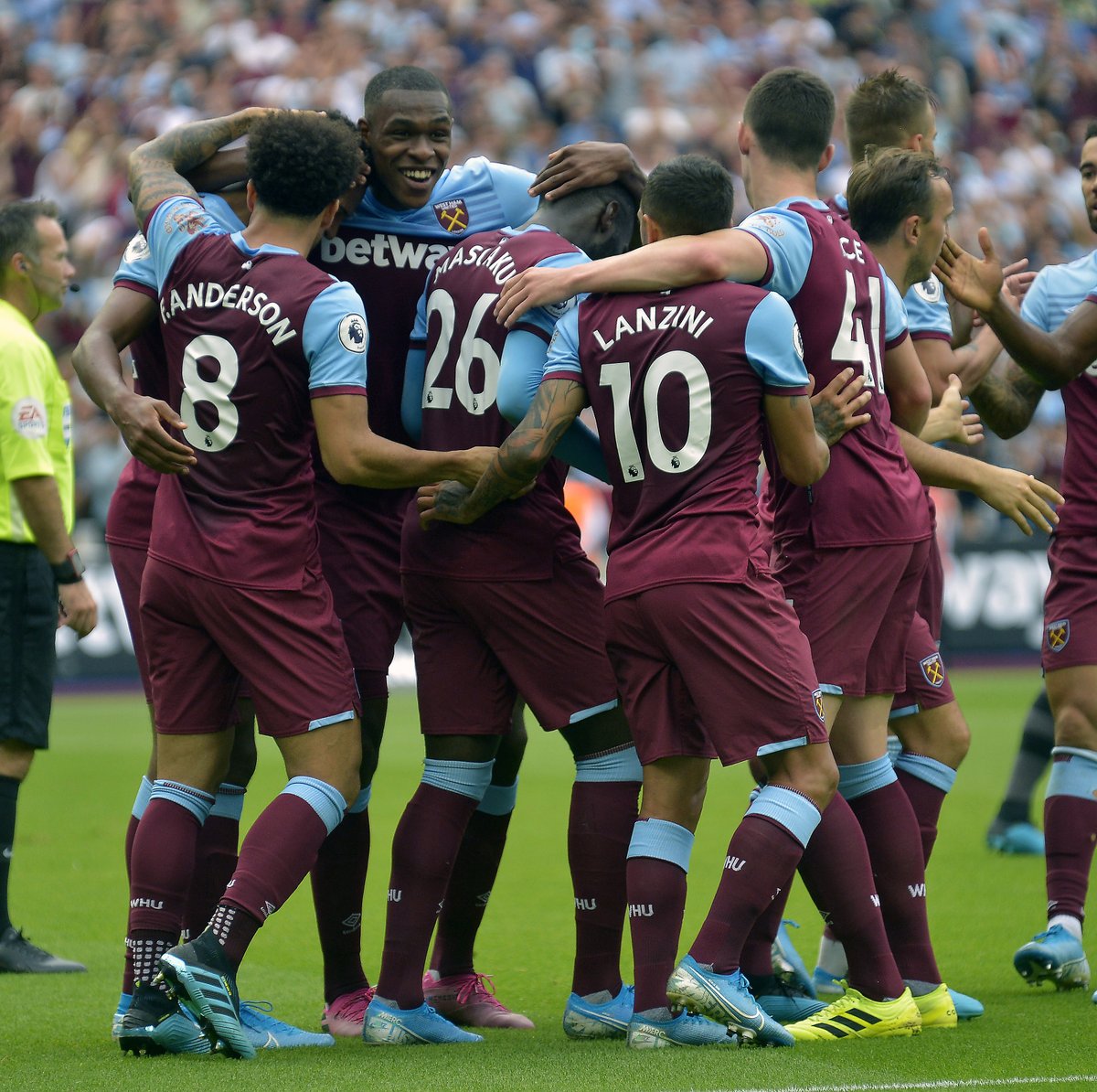 德甲：沃尔夫斯堡1比3不敌多特蒙德.