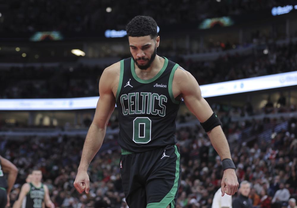 约老师MVP三连庄不稳了？大帝单月36.7分拼出逆袭希望