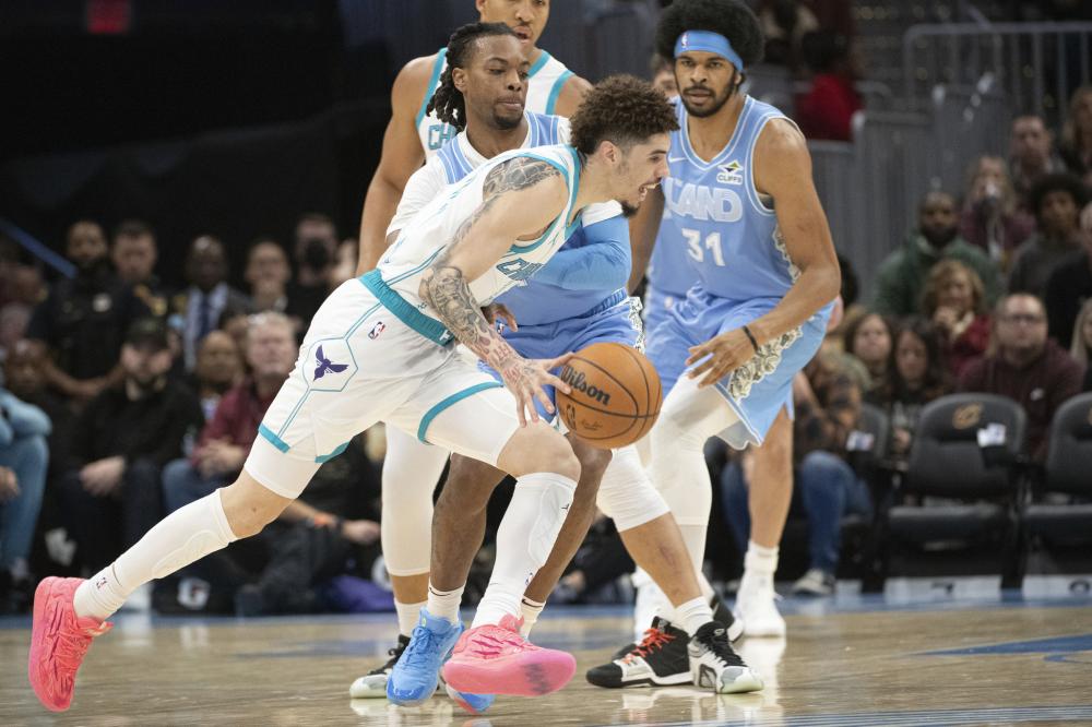 BLG回来了！新打野真比北川强，零封TES保持全胜，JKL太离谱了