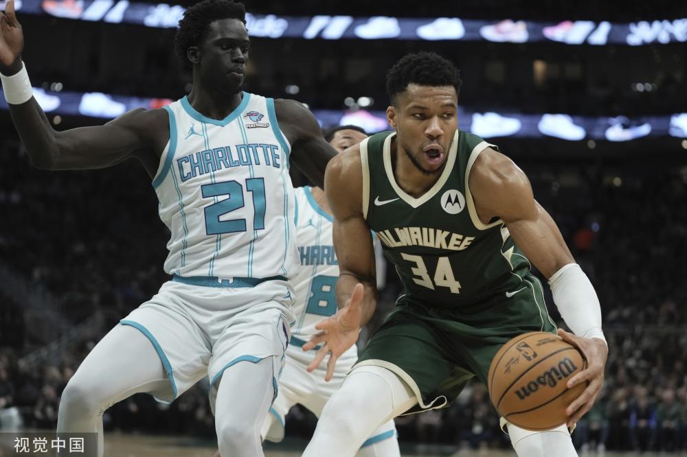 简直令人叹为观止，11年前的今天，拉姆塞打进了欧冠历史上最伟大的进球之一